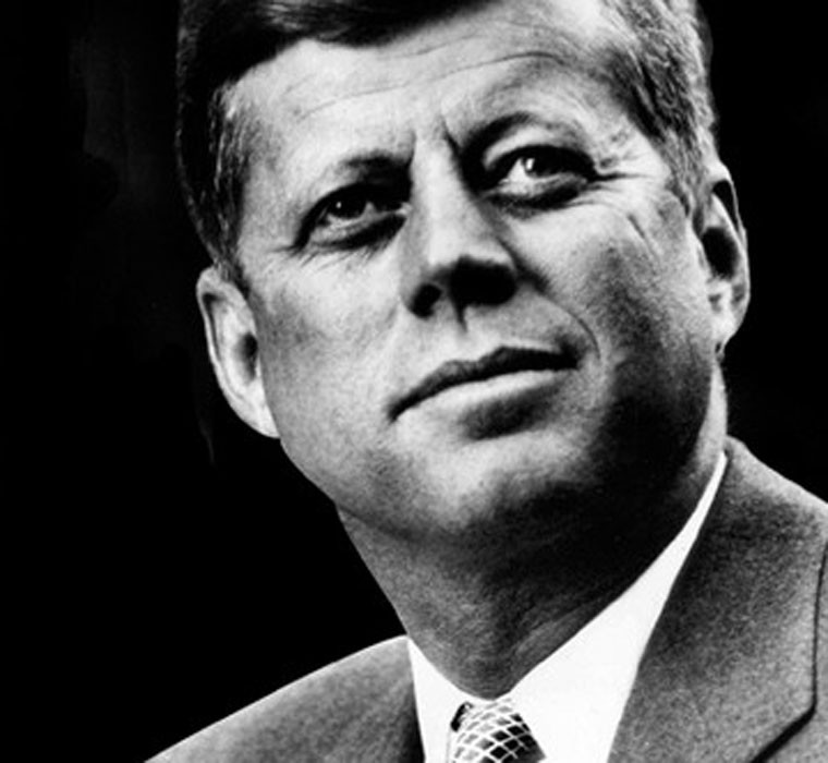 Ba năm sau khi Tổng thống Mỹ John F. Kennedy bị ám sát, người ta phát hiện ra bộ não của ông chủ Nhà Trắng đã bị đánh cắp trong quá trình khám nghiệm tử thi. Những người theo thuyết âm mưu thì giả định rằng, Tổng thống Kennedy không bị Lee Harvey Oswald bắn từ phía sau mà thực ra bị bắn từ phía trước trán.